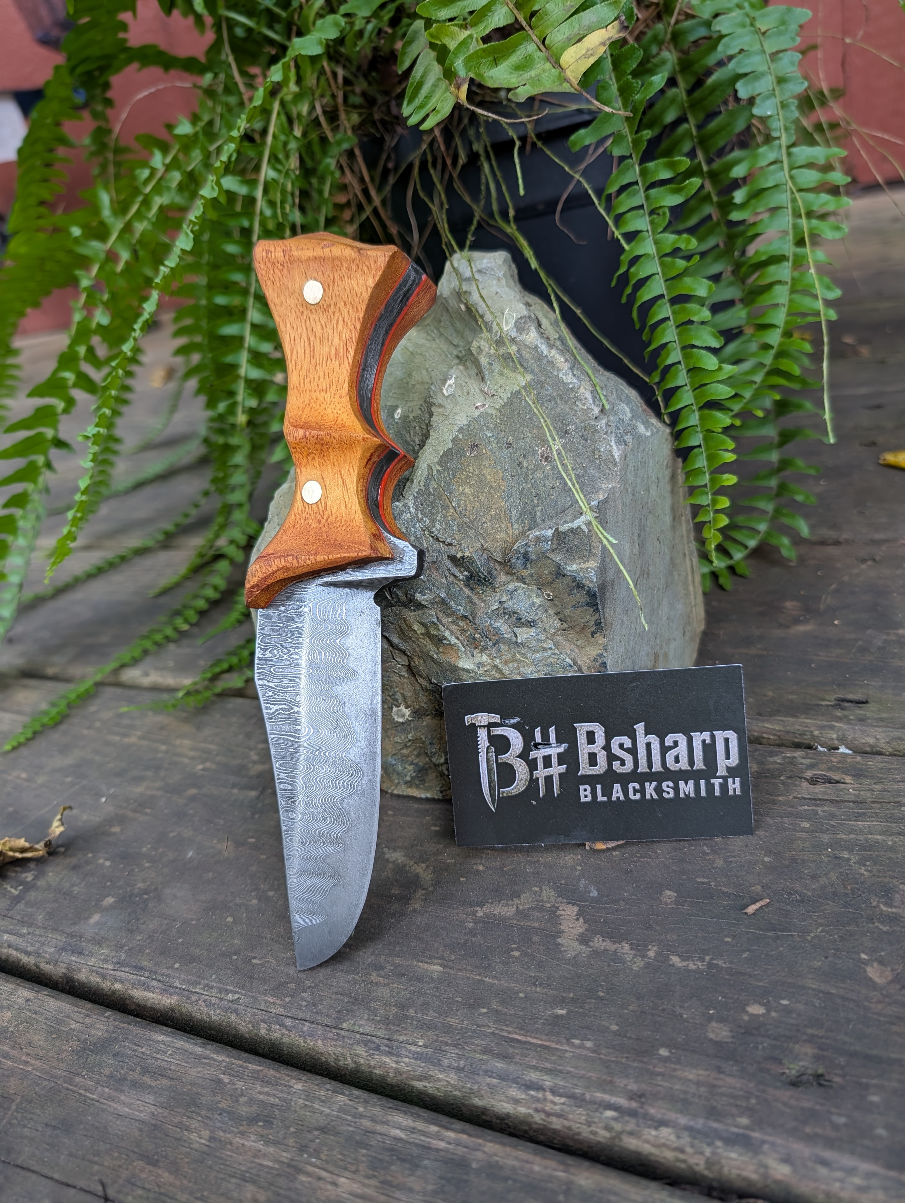 Damascus hunter with wood handle and Bsharp Blacksmith card