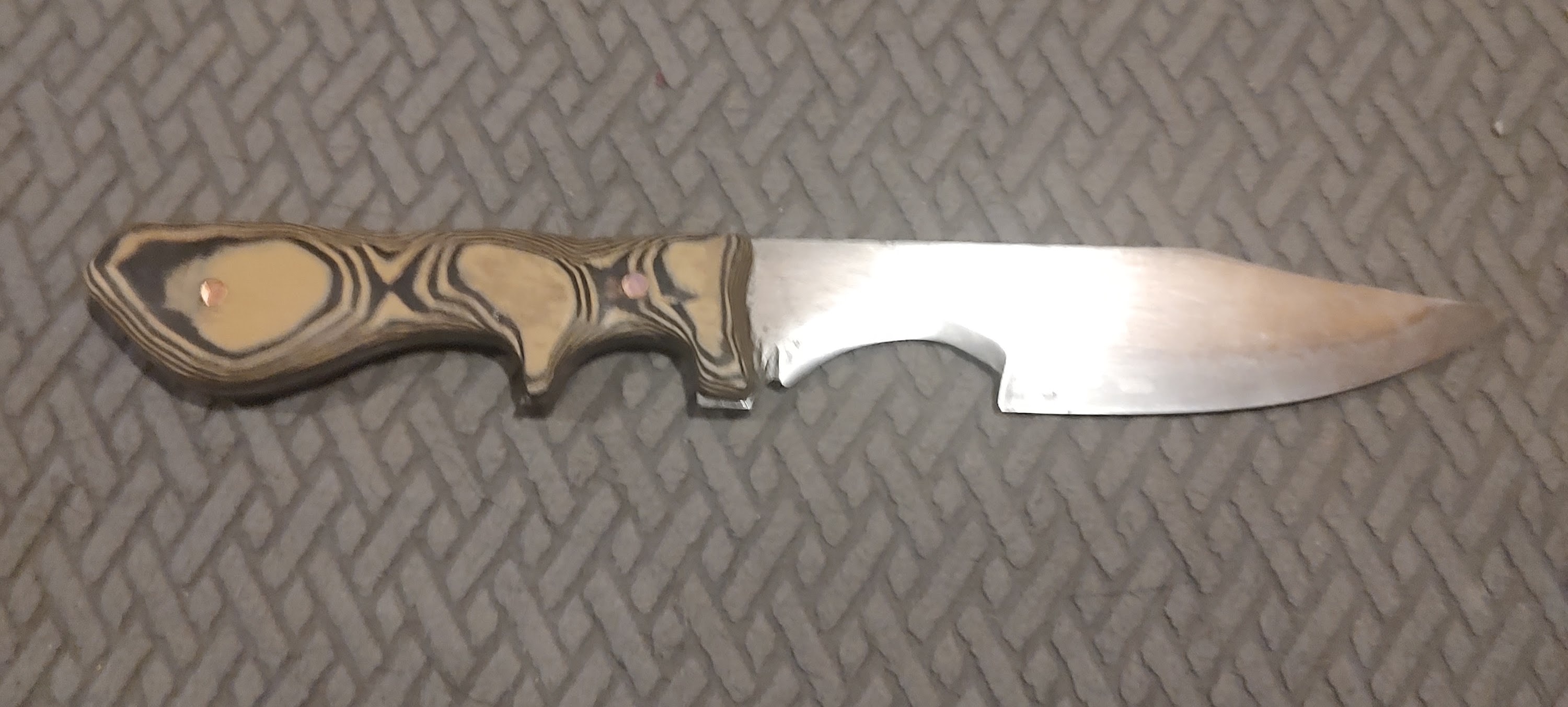 Hunting knife with decorative handle