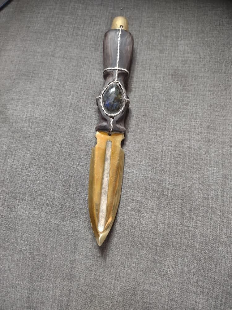 Fixed blade knife with brass guard and black handle